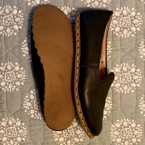 Sabah slip-ons in black leather size 39 / 8-8.5